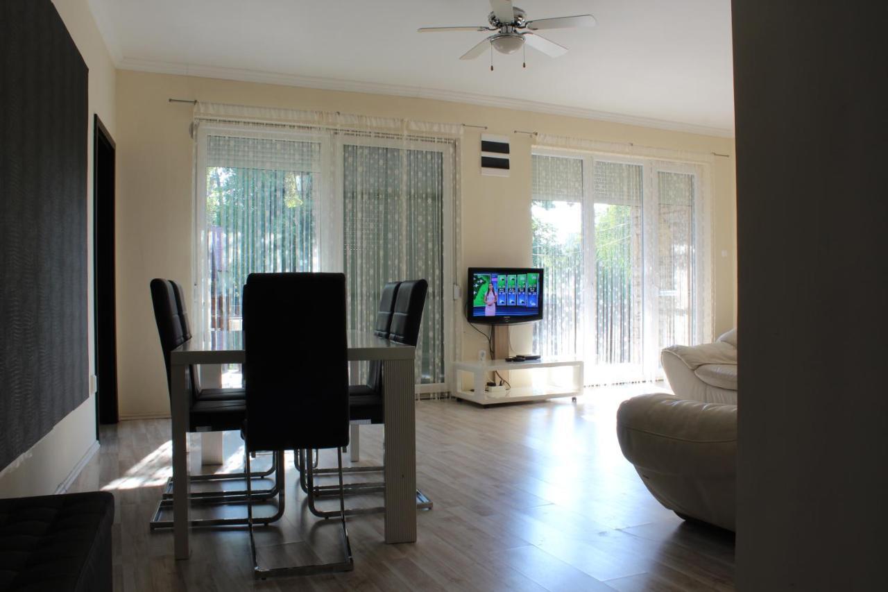 Appartement Medlin Apartman à Siófok Extérieur photo